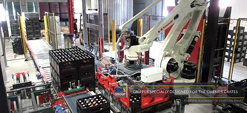 Two robot complex palletizing system for cans, PET bottles and glass bottles in crates
