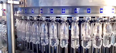 Kompletna linia rozlewu wody i napoi z wydajnością 9000 butelek na godzinę w Kirgistanie